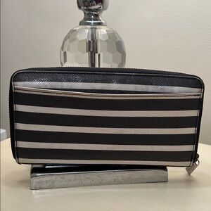 GU: Michael Kors Wallet